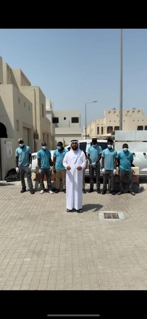 شركة الجوهرة للتنظيفات أثناء مبادرة تنظيف وتسليم منزل لأسرة متعففة بالتعاون مع جمعية كاف الإنسانية في البحرين