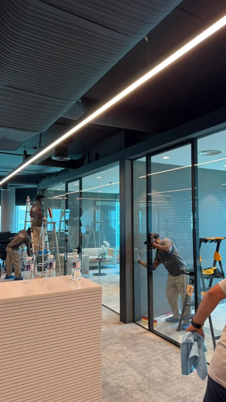 تنظيف برج GFH في البحرين بواسطة شركة الجوهرة للتنظيفات